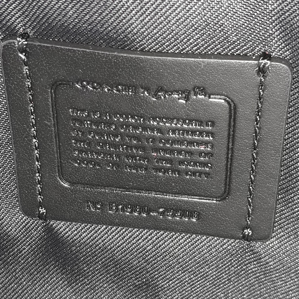 (New) Coach Pouch - Picture 5 of 5